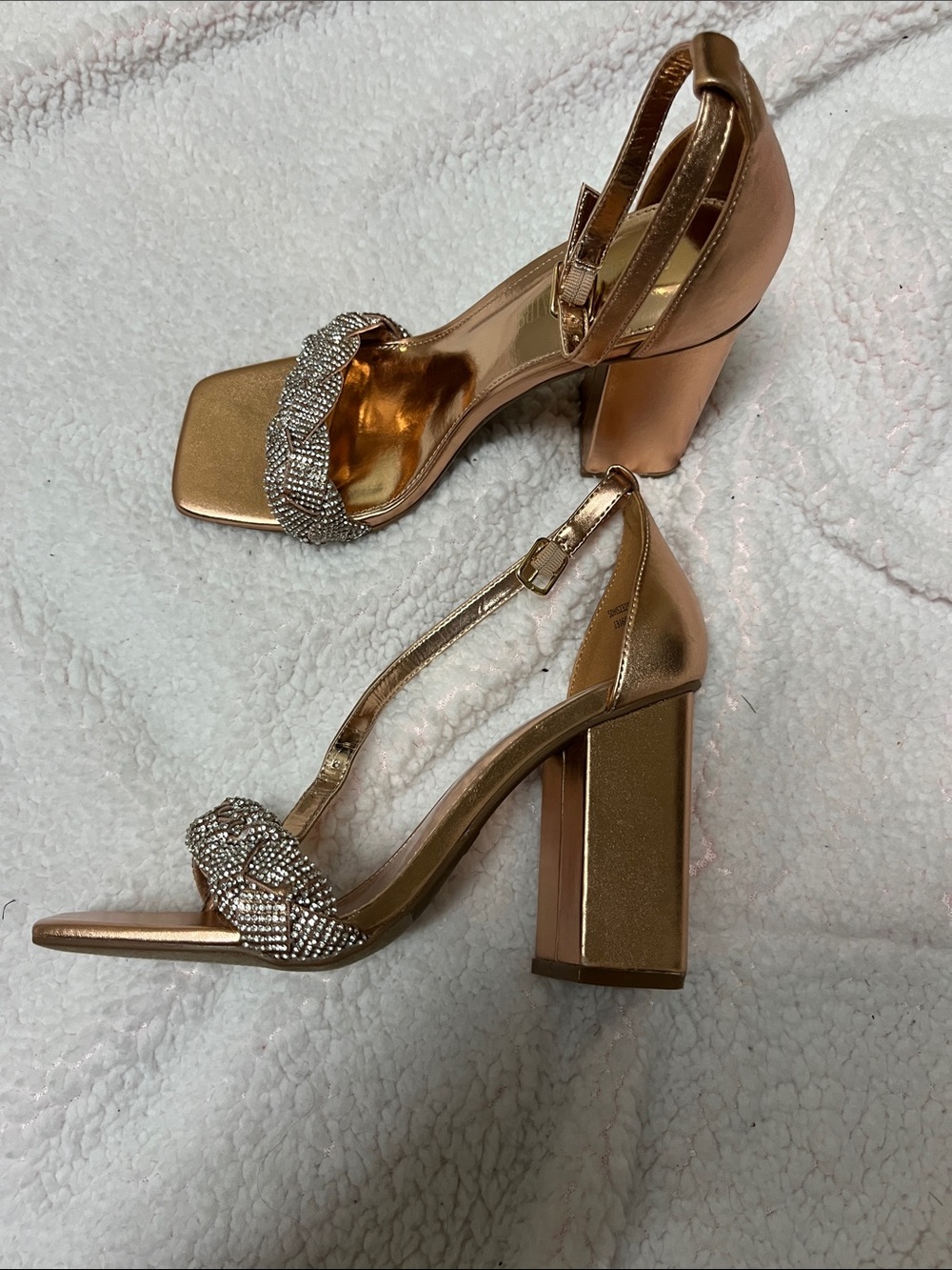Dream Pairs Metallic Rose Gold Crystal Braided Block Heel 4 in heel Never Worn - Picture 3 of 4